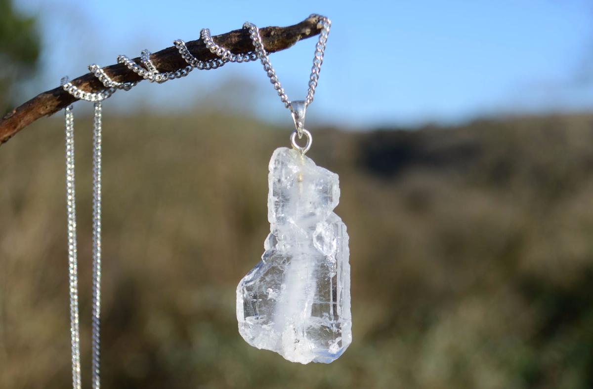 Faden Quartz Tabby Pendant