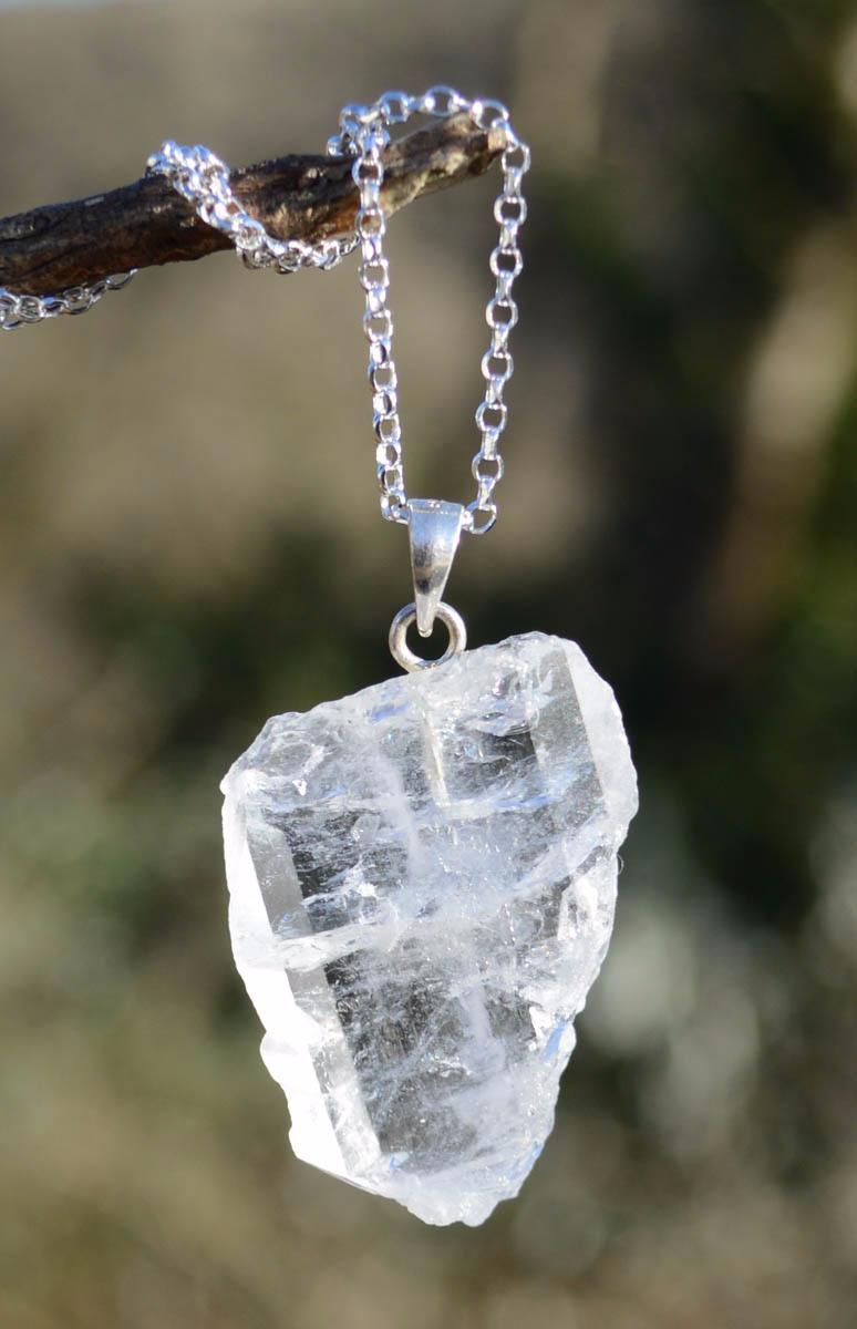 Faden Quartz Tabby Pendant