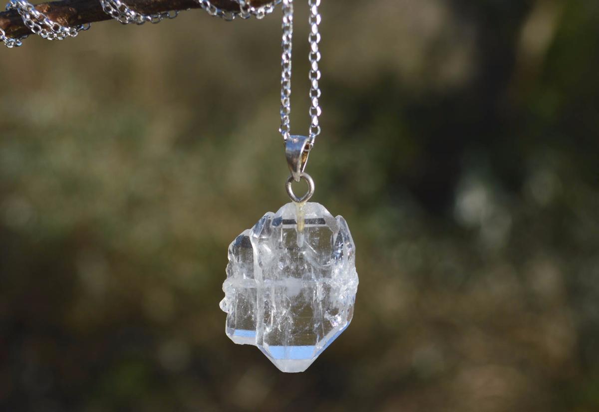 Faden Quartz Tabby Pendant