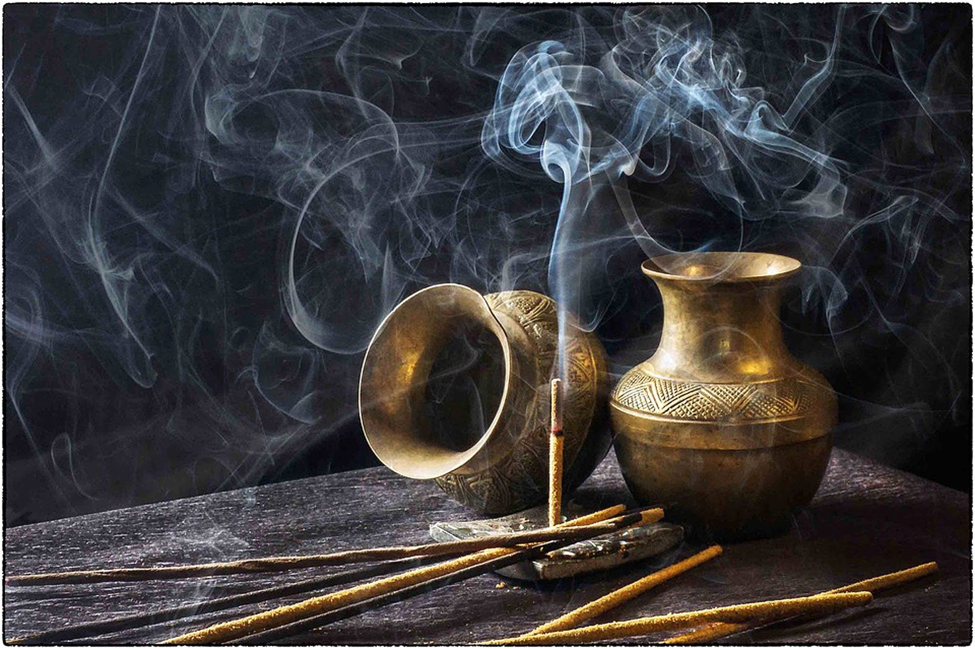 Organic Oud Noir - Agarwood Incense Sticks - Hand Rolled Luxury Oudh Incense