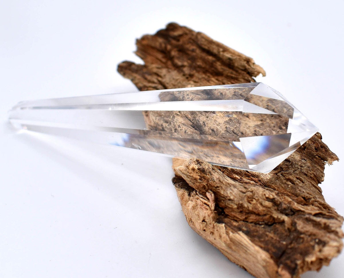 Quartz Vogel Wand in Ethically Hand-Mined Himalayan Quartz