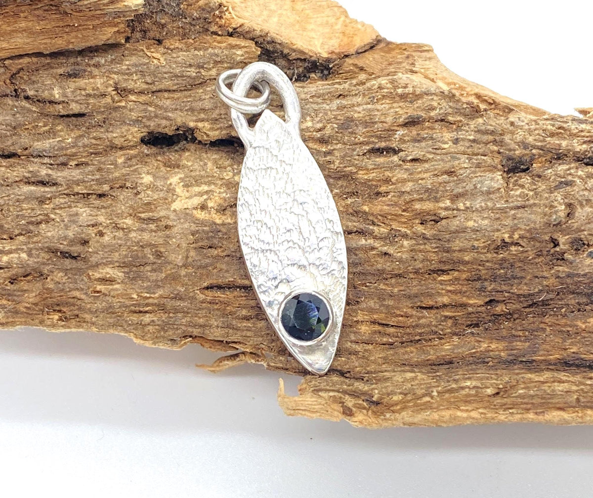 Handmade Chrome Diopside Pendant: Textured Silver Natural Gemstone Jewellery